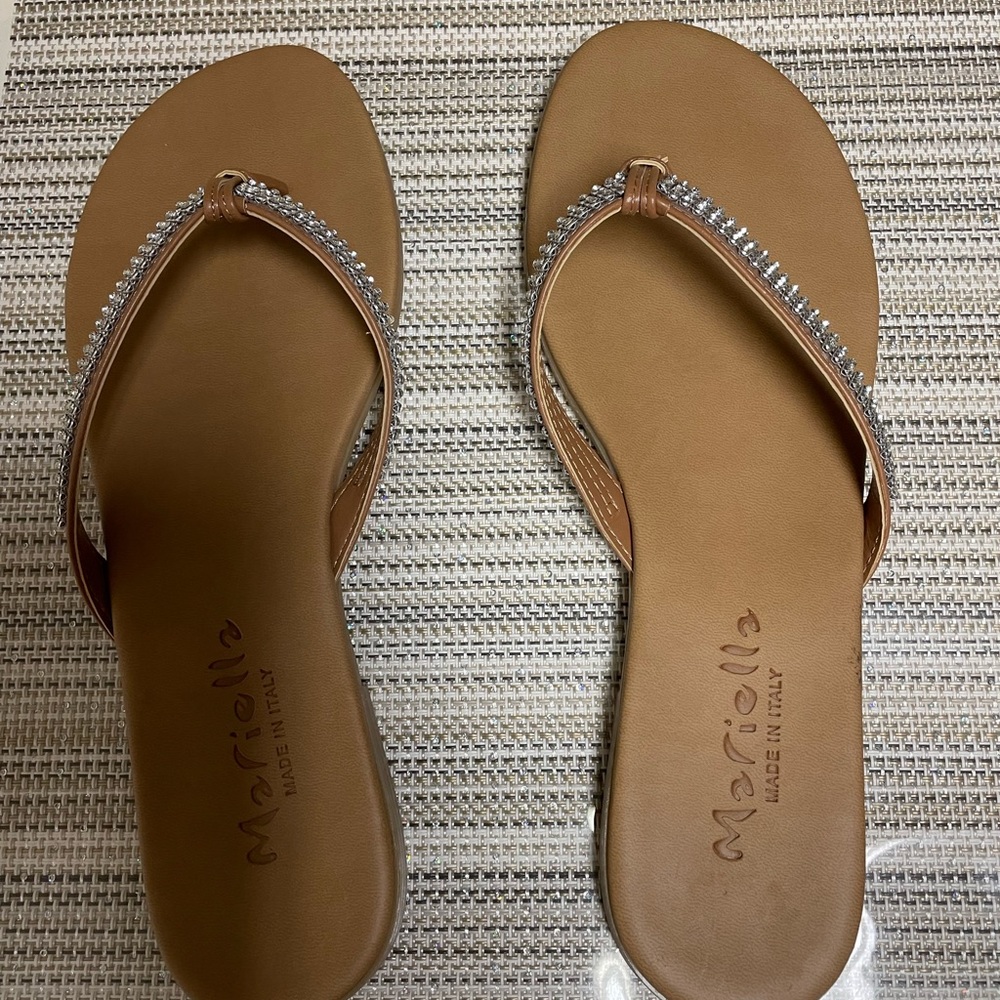 Flats rhinestones sandals.